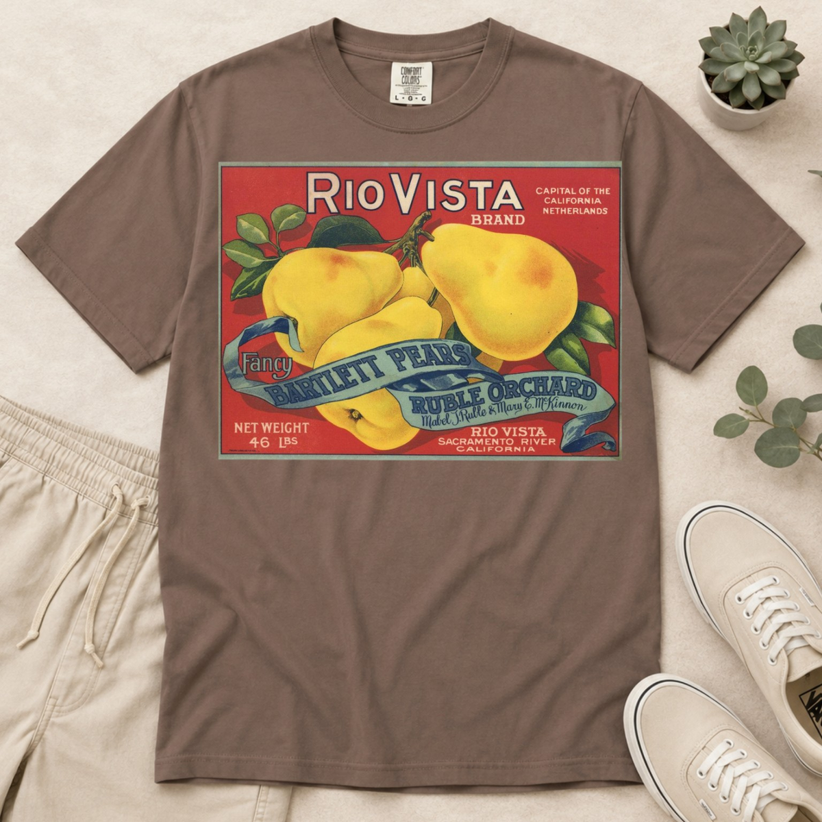 T-Shirt — Vintage Rio Vista Pears Fruit Crate Label Graphic Tee